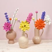 Sjaal met verhaal - vilten bloem Gerbera geel