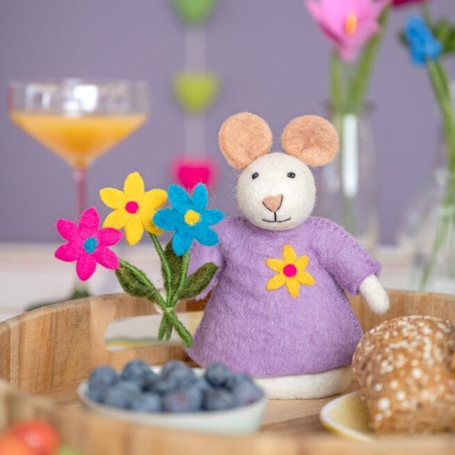 Sjaal met verhaal - Vilten muis met bloemen