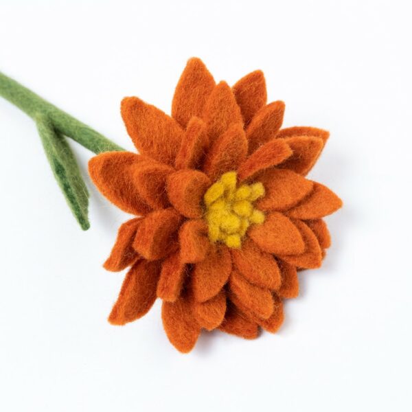 Sjaal met verhaal - vilten bloem Dahlia cognac