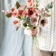 Gry & Sif - Vilten bloem Hollyhock dusty red