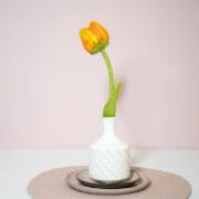 Sjaal met verhaal - vilten bloem tulp geel Olivia